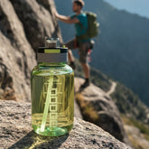 Termo plástico Dodge 1.15L azul cielo con popote y tapa segura