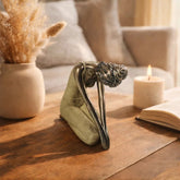 Figura decorativa mujer arrodillada verde con detalles dorados
