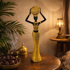 Figura decorativa mujer africana con jarrón dorado en la cabeza