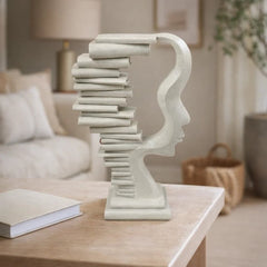 Escultura abstracta rostro geométrico escalonado blanco de perfil