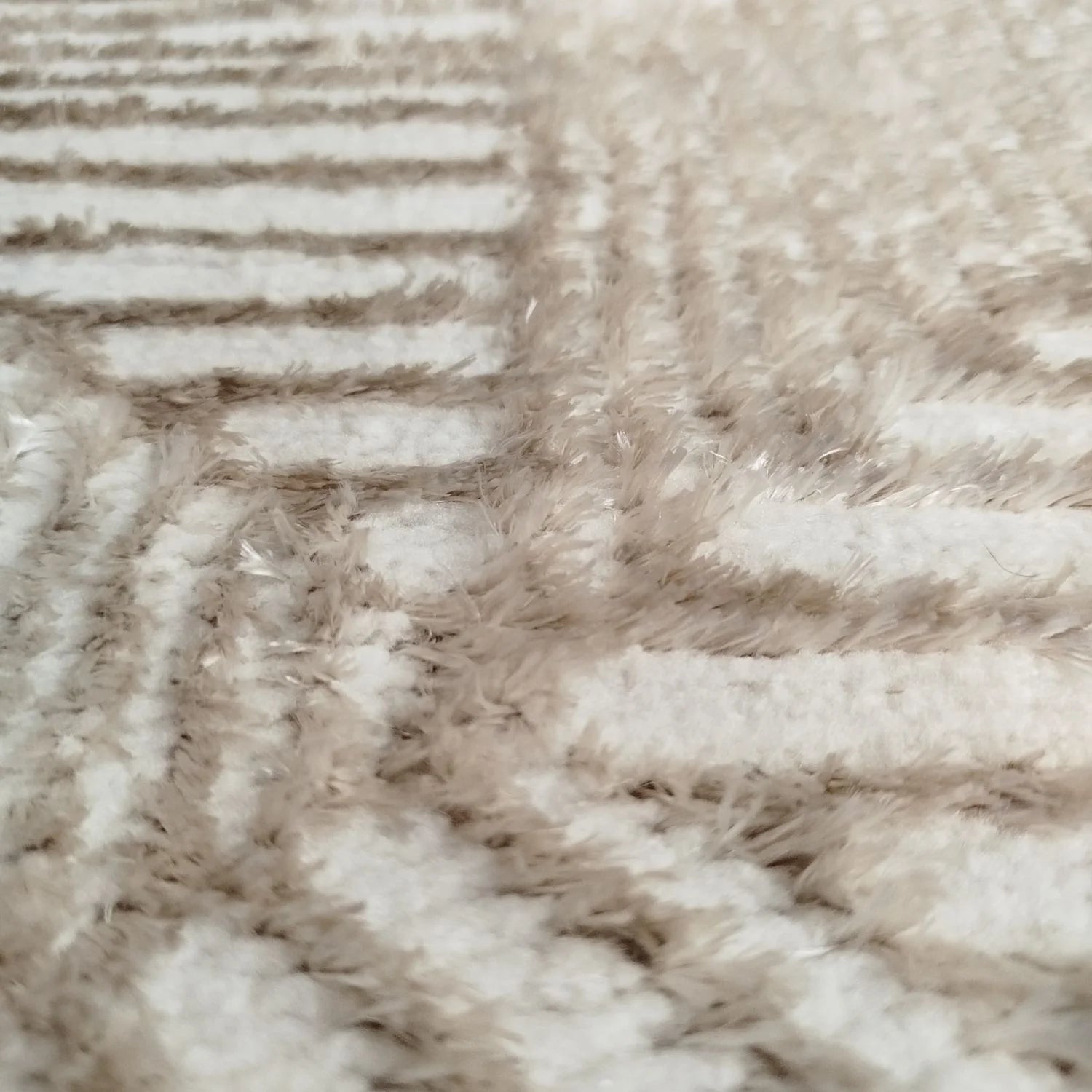 Alfombra Río 50×90 cm diseño geométrico beige y crema