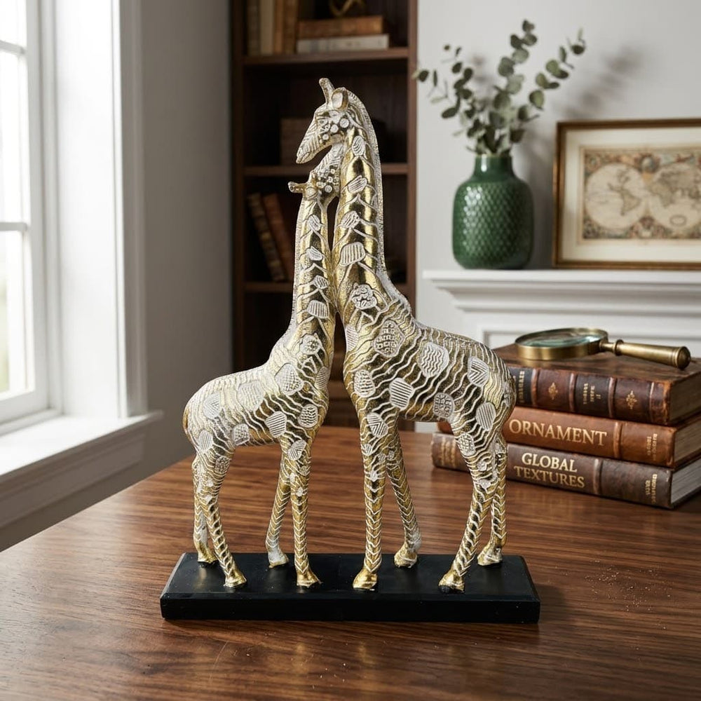 Pareja de jirafas decorativas doradas 42×17 cm con relieve y base negra