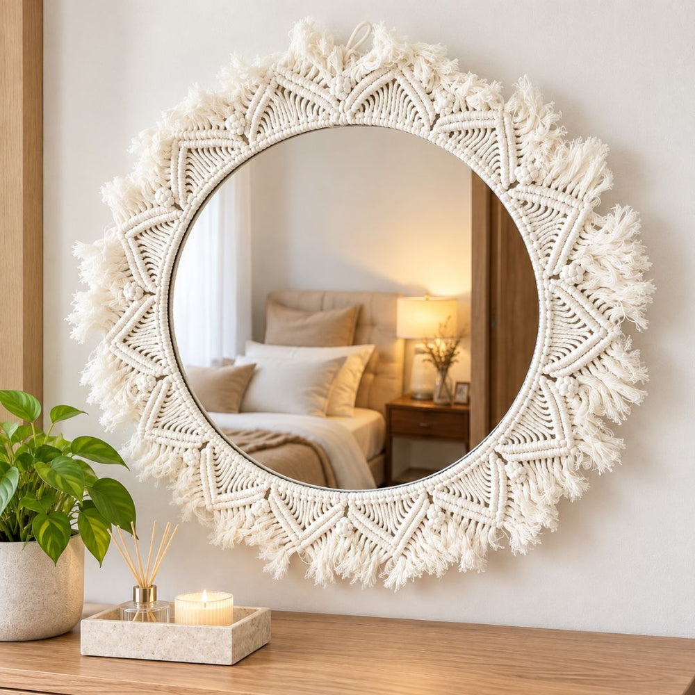 Espejo redondo de 48 cm con marco de macramé color crudo y flecos decorativos
