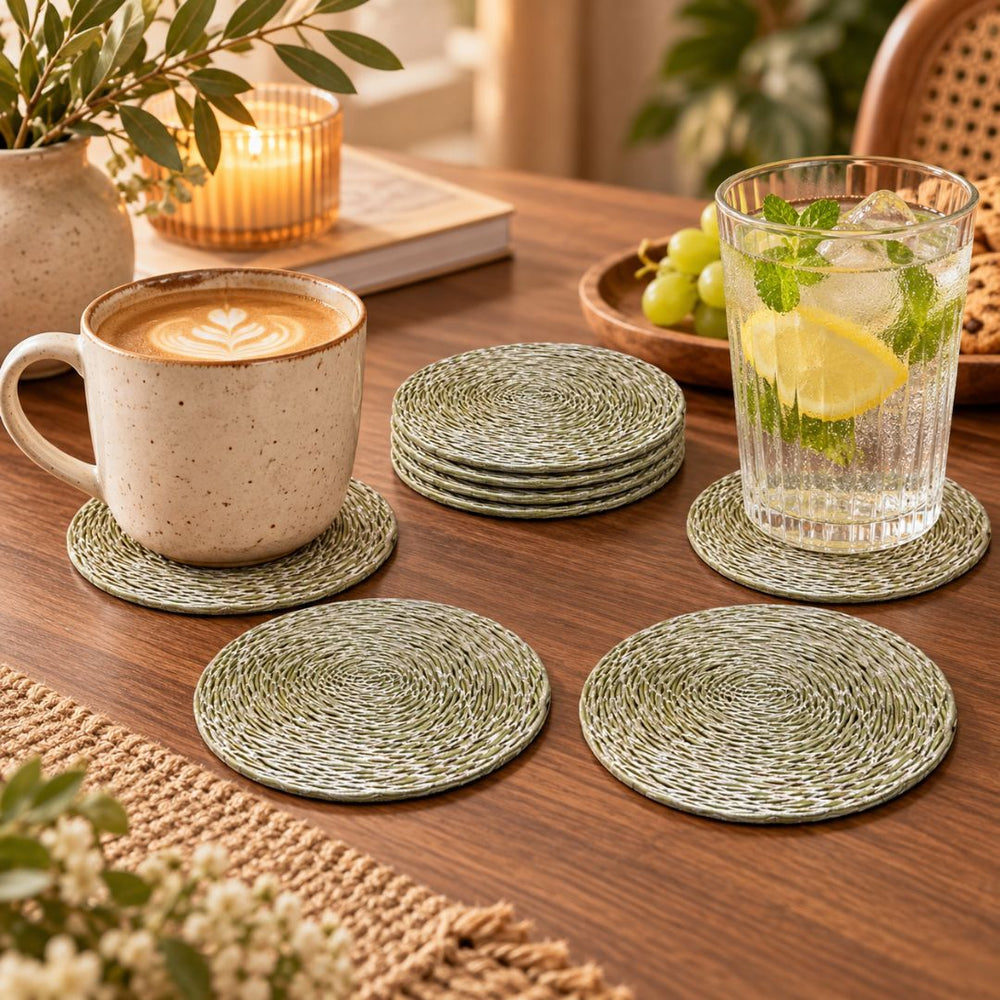 Set de 6 portavasos circulares en PVC dorado de 10 cm con textura trenzada y diseño espiral