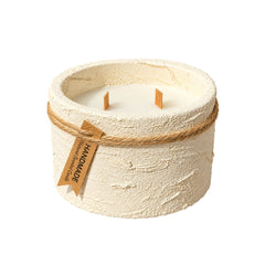 Vela artesanal cilíndrica blanca con dos mechas de madera
