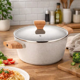 Olla 22 cm con tapa de vidrio y mangos estilo madera natural