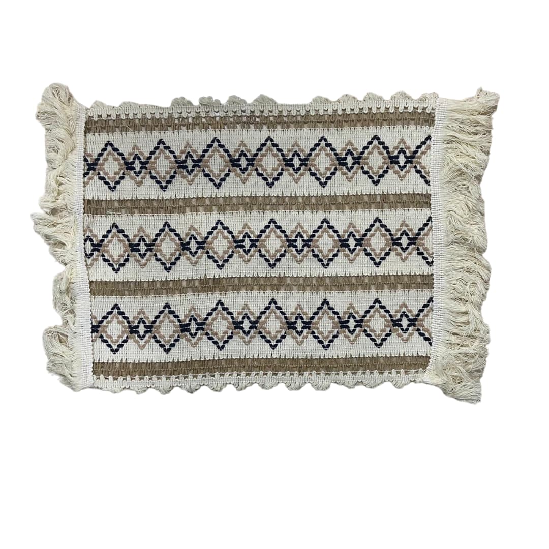 Individual de mesa natural estilo boho con patrón geométrico