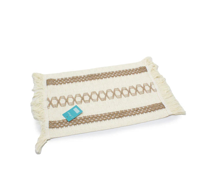 Individual decorativo para mesa con patrón hexagonal tejido