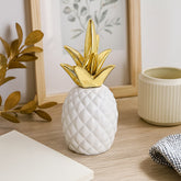 Piña decorativa en cerámica blanco con dorado diseño elegante
