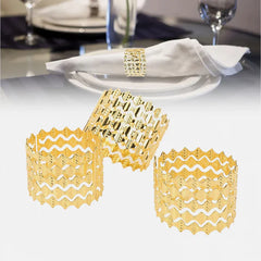 Anillo para servilleta dorado con diseño calado zig zag