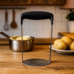 Machacador de papa vertical en acero inoxidable color negro con mango ergonómico