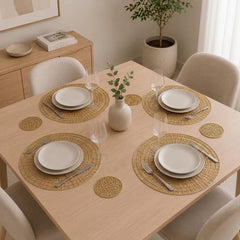 Individual para mesa redondo de 36 cm en PVC dorado con portavaso y diseño de líneas