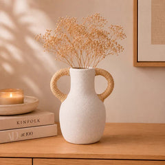 Florero ánfora ovalado blanco de 15×19 cm con doble asa de cuerda natural