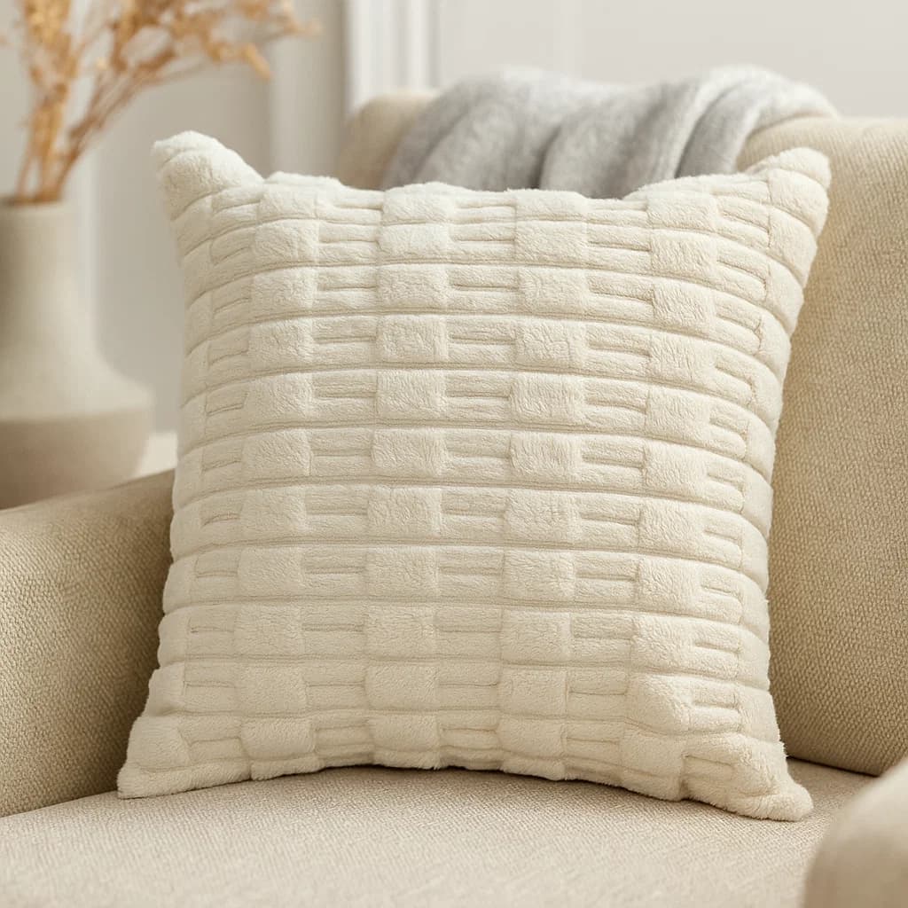 Cojín beige 45×45 cm diseño Gaudí Abstracto con relieve acanalado