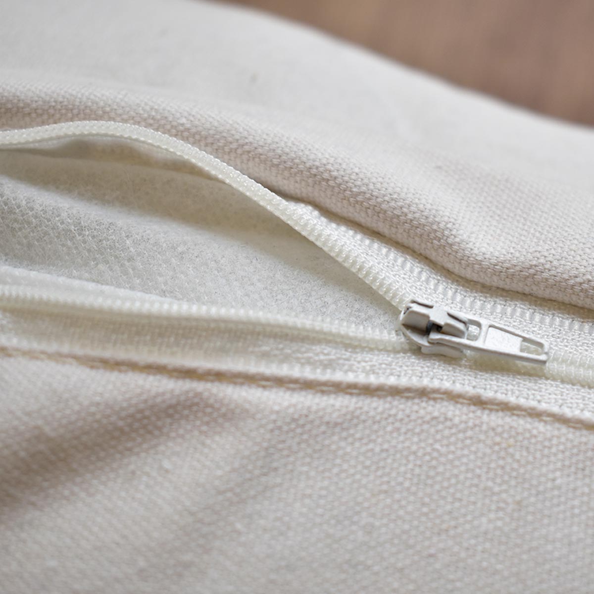 Cojín Rustic 105 multicolor 30×50 cm con diseño geométrico y borlas