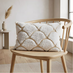 Cojín decorativo Rustic 147 marfil de 30×50 cm con textura curva en relieve