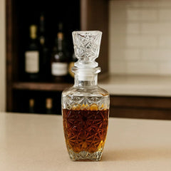 Whiskera de vidrio 230 ml con diseño tallado tipo estrella y tapa hermética