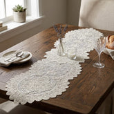 Camino de mesa beige de 40×173 cm con diseño floral calado y bordes