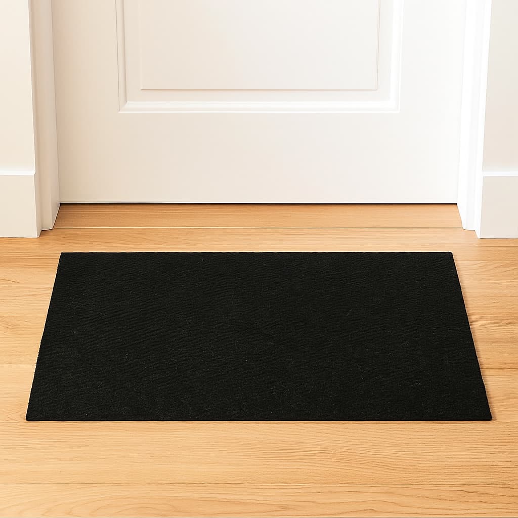 Felpudo Aarhus 45×75 cm color negro, tejido resistente con base de látex antideslizante.