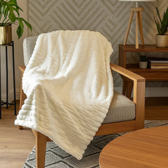 Frazada Gaudí 703 blanca 1.25 × 1.50 m con textura acanalada