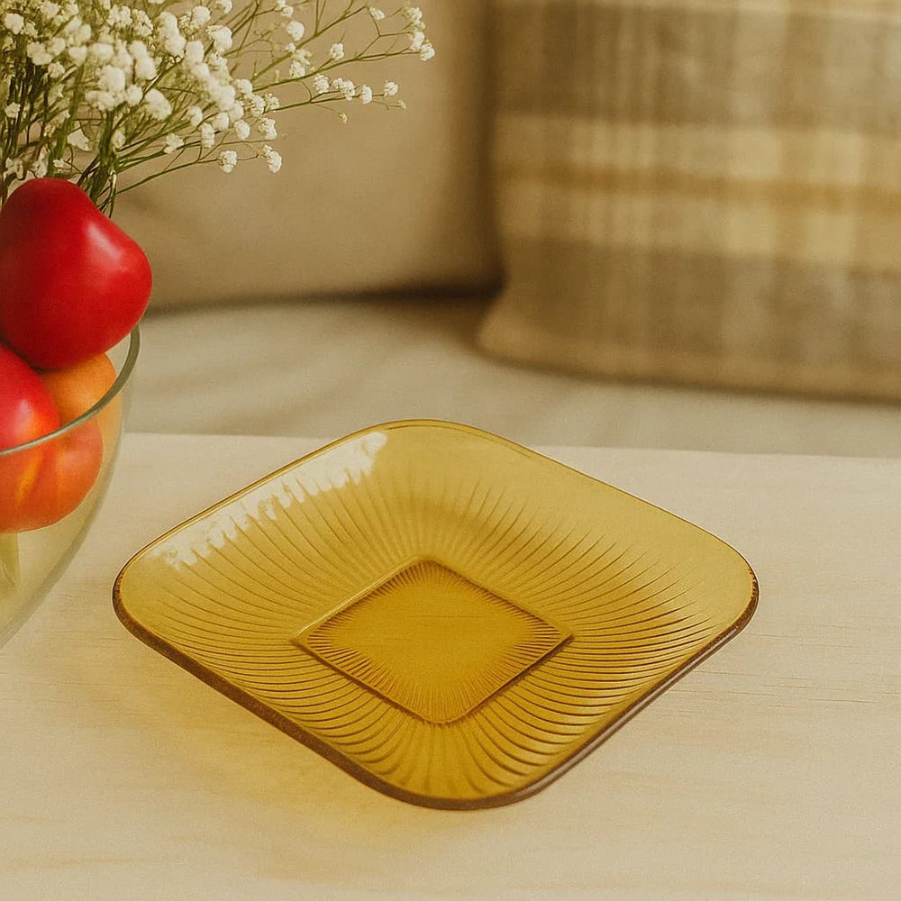 Plato postrero de vidrio 15 cm con diseño de líneas ámbar