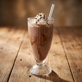 Copa de helado de vidrio 370 ml con líneas verticales y base con batido de chocolate