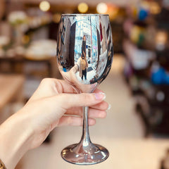 Detalle de la forma elegante de copa lisa en vidrio – Lala Home