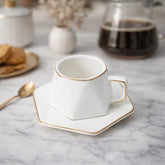 Set pocillo blanco con plato hexagonal y borde dorado elegante