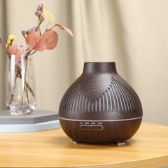 Humidificador marrón claro con acabado tipo madera