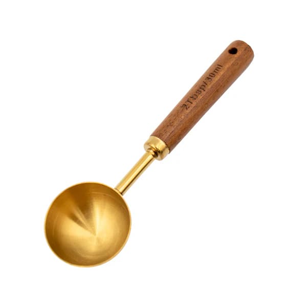 Cuchara dosificadora 30 ml con mango de madera y acabado dorado