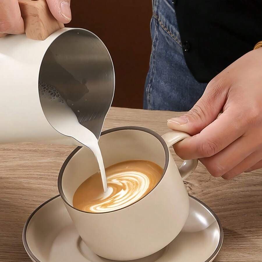 Jarra de acero inoxidable 350 ml negra con mango lateral y marcas internas para café