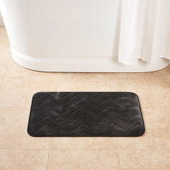 Tapete Memorie 40×60 cm gris oscuro, felpa suave con diseño zig‑zag y base segura.