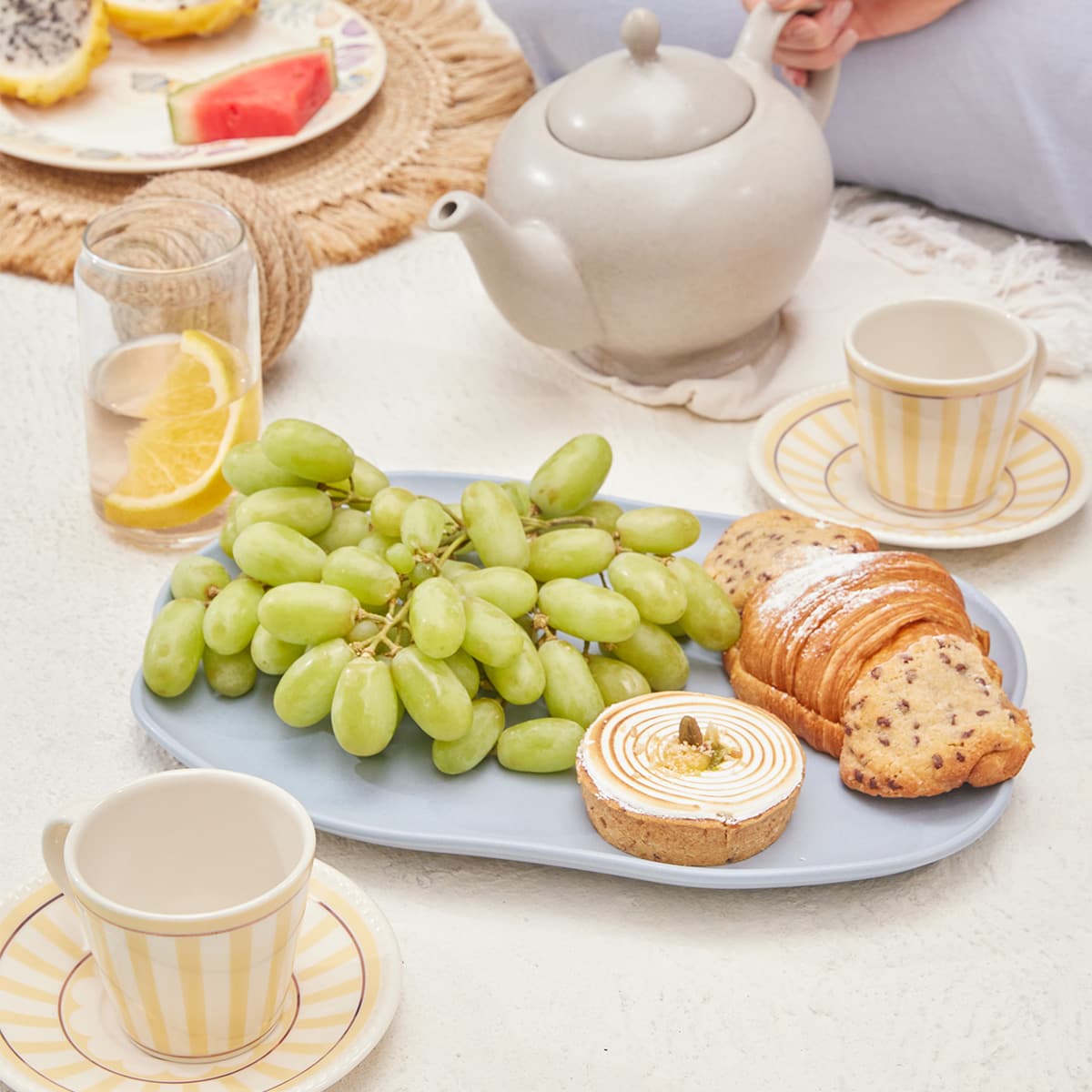 uego de té Lia 4 puestos con platos y pocillos a rayas