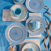 Vajilla Azura Corona de 16 piezas con diseño azul claro