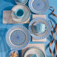 Vajilla Azura Corona de 16 piezas con diseño azul claro