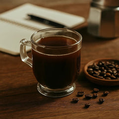 Pocillo de vidrio 180 ml con diseño de líneas verticales y asa transparente