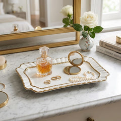 Bandeja Decorativa Rectangular Blanca y Dorada 25×16cm Diseño De Bordes Ondulados