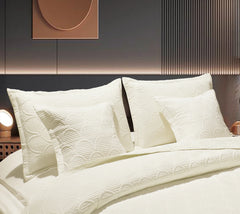 Edredón Bordado Superior Arcoiris Beige Modelo