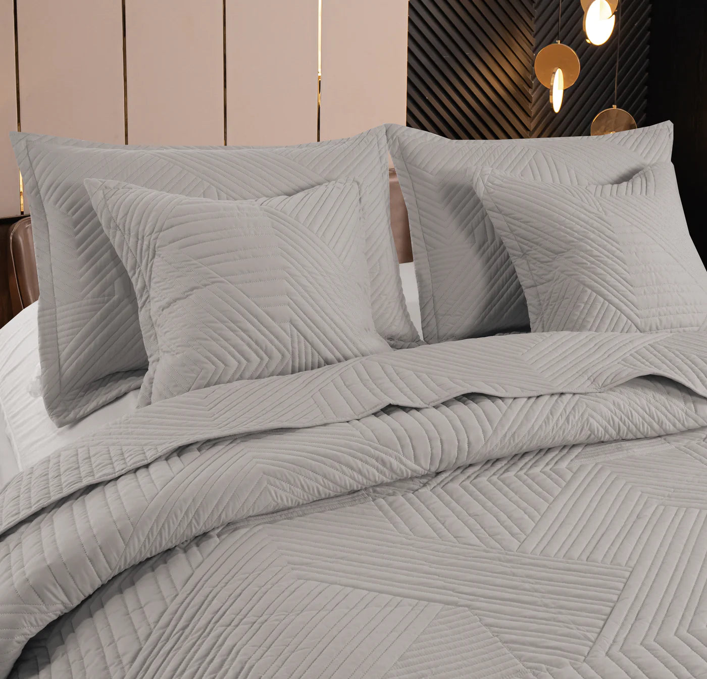 Edredón Bordado Lineas Modernas Gris Uso