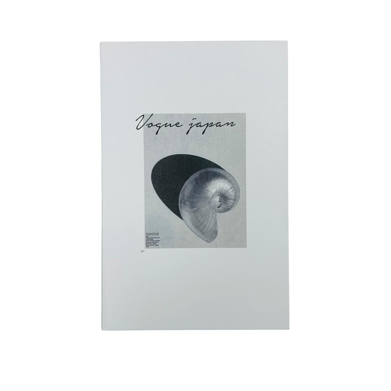 Libro decorativo Vogue Japan en blanco y negro 17x26 cm