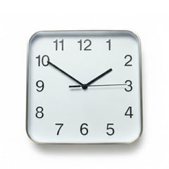 Reloj gris plata cuadrado elegante para oficina o sala