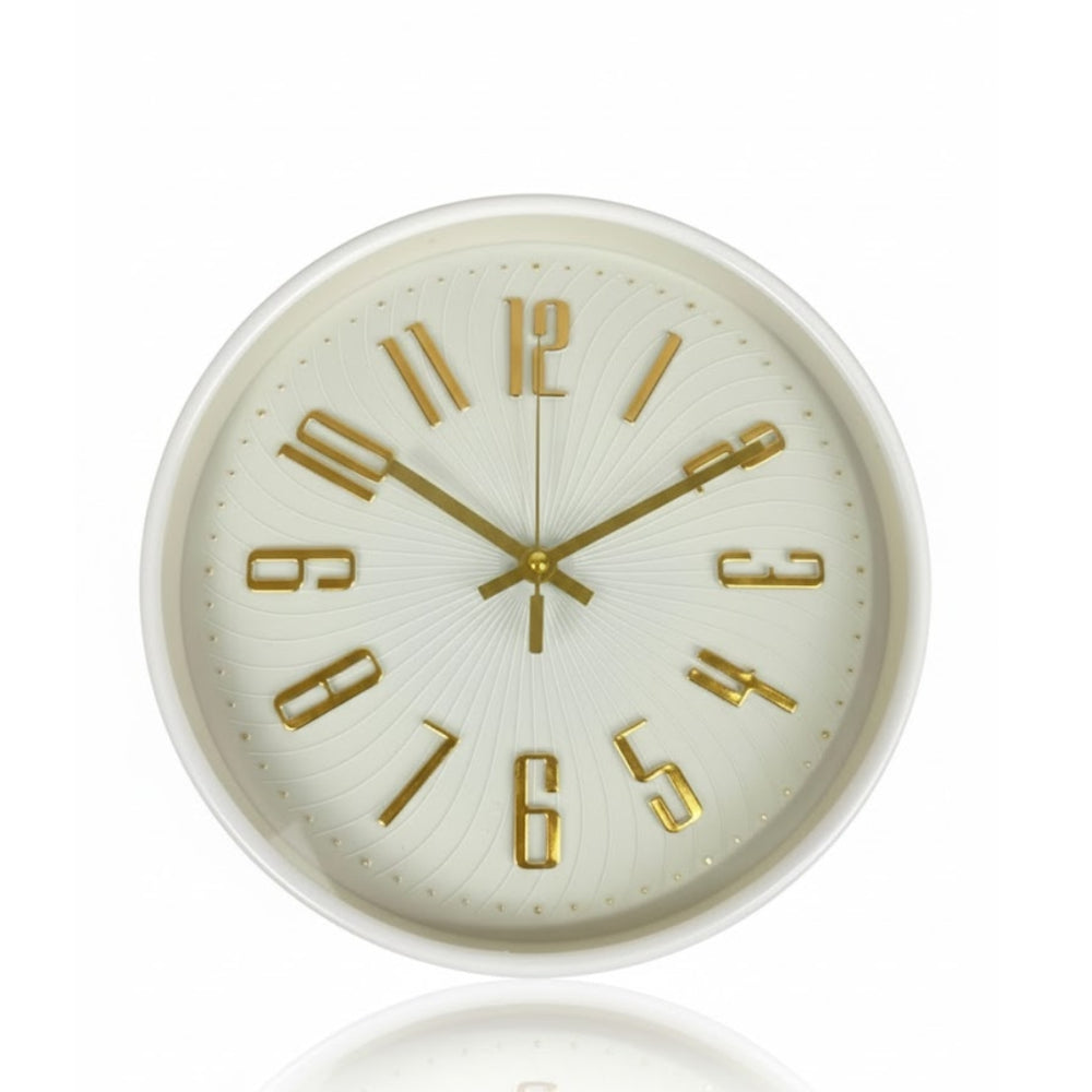 Reloj redondo fondo blanco con números dorados