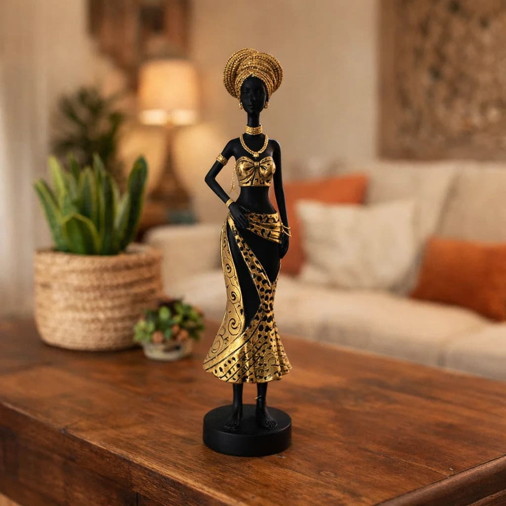 Figura decorativa mujer africana negra y dorada con mano en la cintura