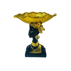 Figura africana decorativa con bandeja dorada
