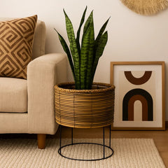 Matera Redonda Tejida Con Base Metálica Negra