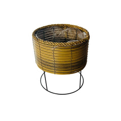 Matera Redonda Tejida Con Base Metálica Negra