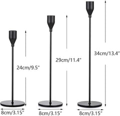 Set de tres candelabros negros de acero inoxidable en diferentes alturas
