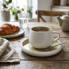 Set de plato con pocillo en porcelana 150 ml beige y blanco