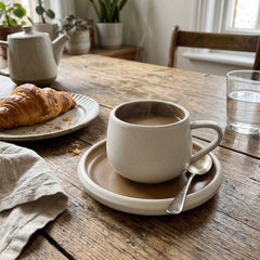 Set de plato con pocillo en porcelana 100 ml blanco con marrón