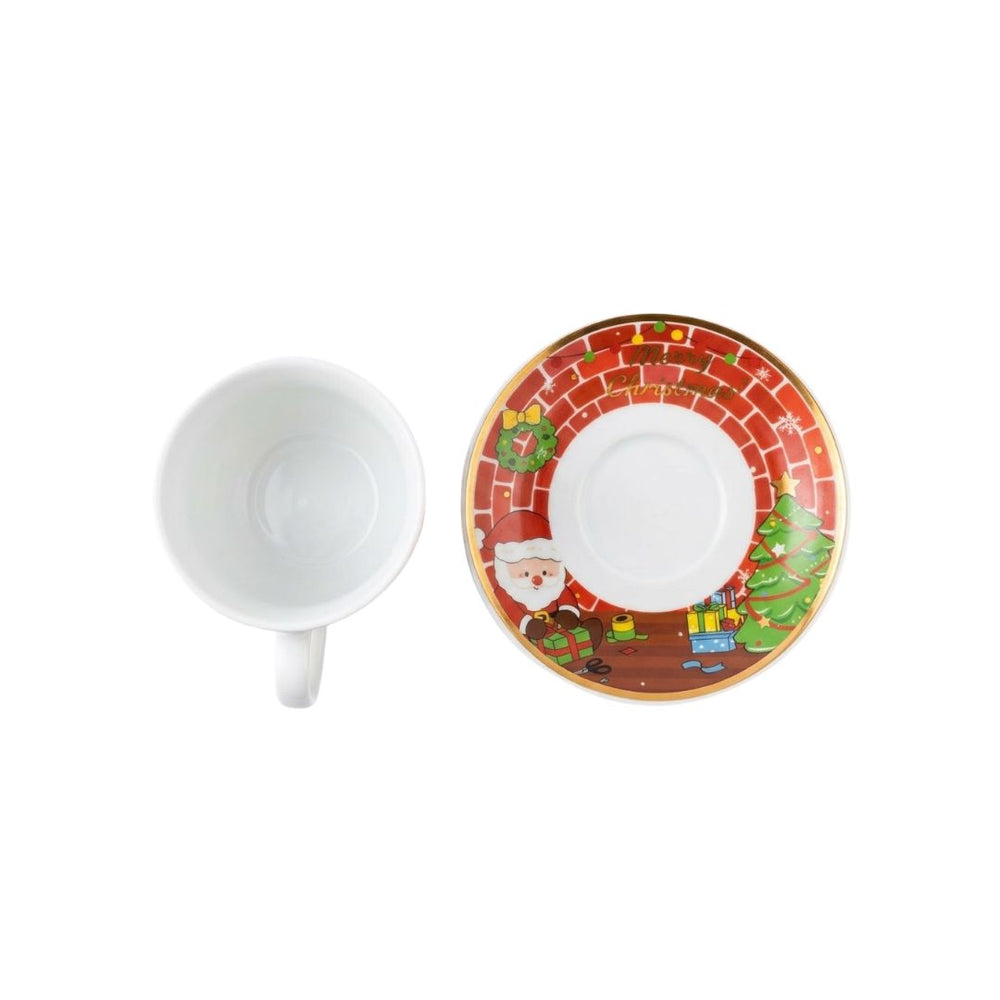 Juego de pocillo y plato rojo con ilustraciones navideñas y regalos.